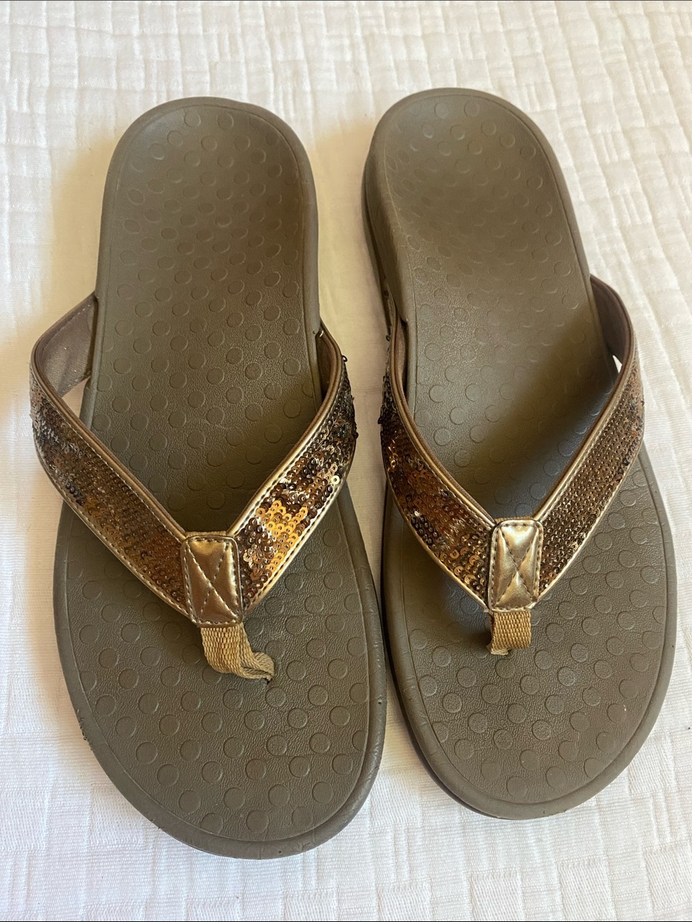 VIONIC Women’s Sequin Strap Flip Flop Sandals - Gold Brown